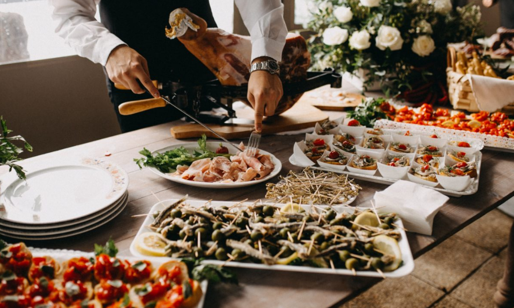 Some Trendy Food Ideas To Add To Your Wedding Menu